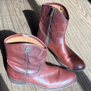 FRYE 7.5 Melissa Button Short Leather Boots
